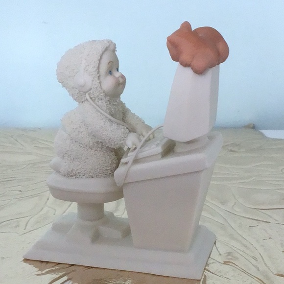 DEPARTMENT 56 SNOWBABY. SCREEN SAVER - Picture 1 of 8